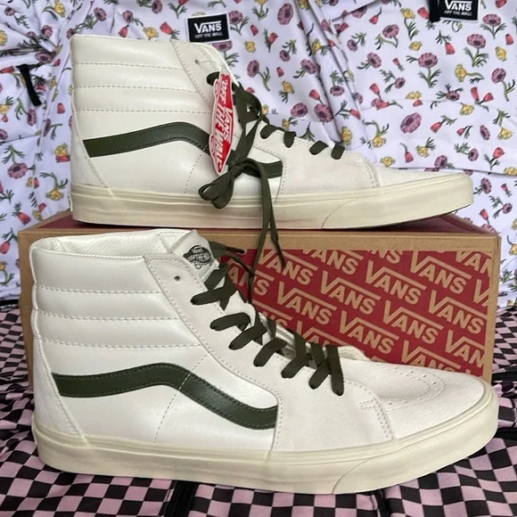 Vans Women’s Sk8-Hi
Vintage Pop Marshmallow/True White 
VN0A4BVTR2S
Sneakers - Picture 2 of 16